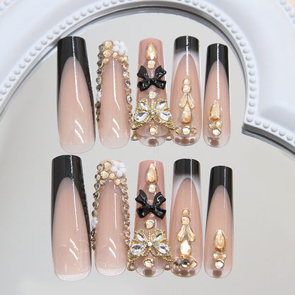 Kunstnagelset mit eleganten 3D-Verzierungen und Kristallakzenten Brehn