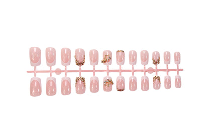 Kunstnagelset mit Glitzerakzenten und Festtagsdesign Brehn