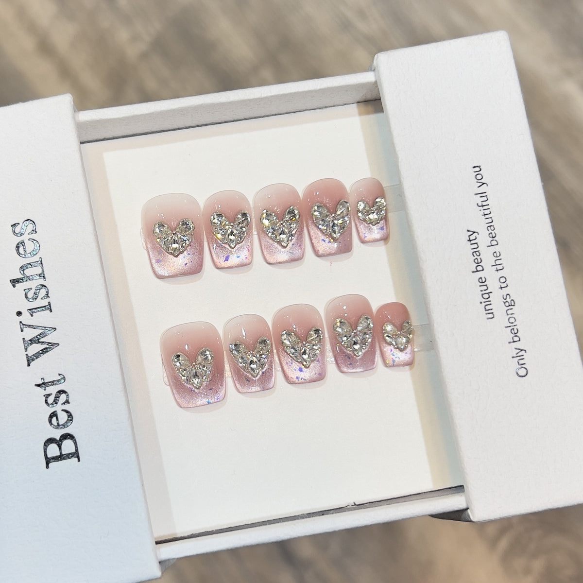 Glamouröser Herz-Akzent Press-On Nagelset Brehn