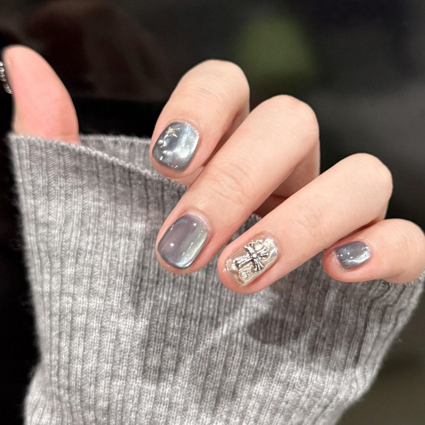 Kunstnagelset mit Glamourösen Metallic-Effekten Brehn