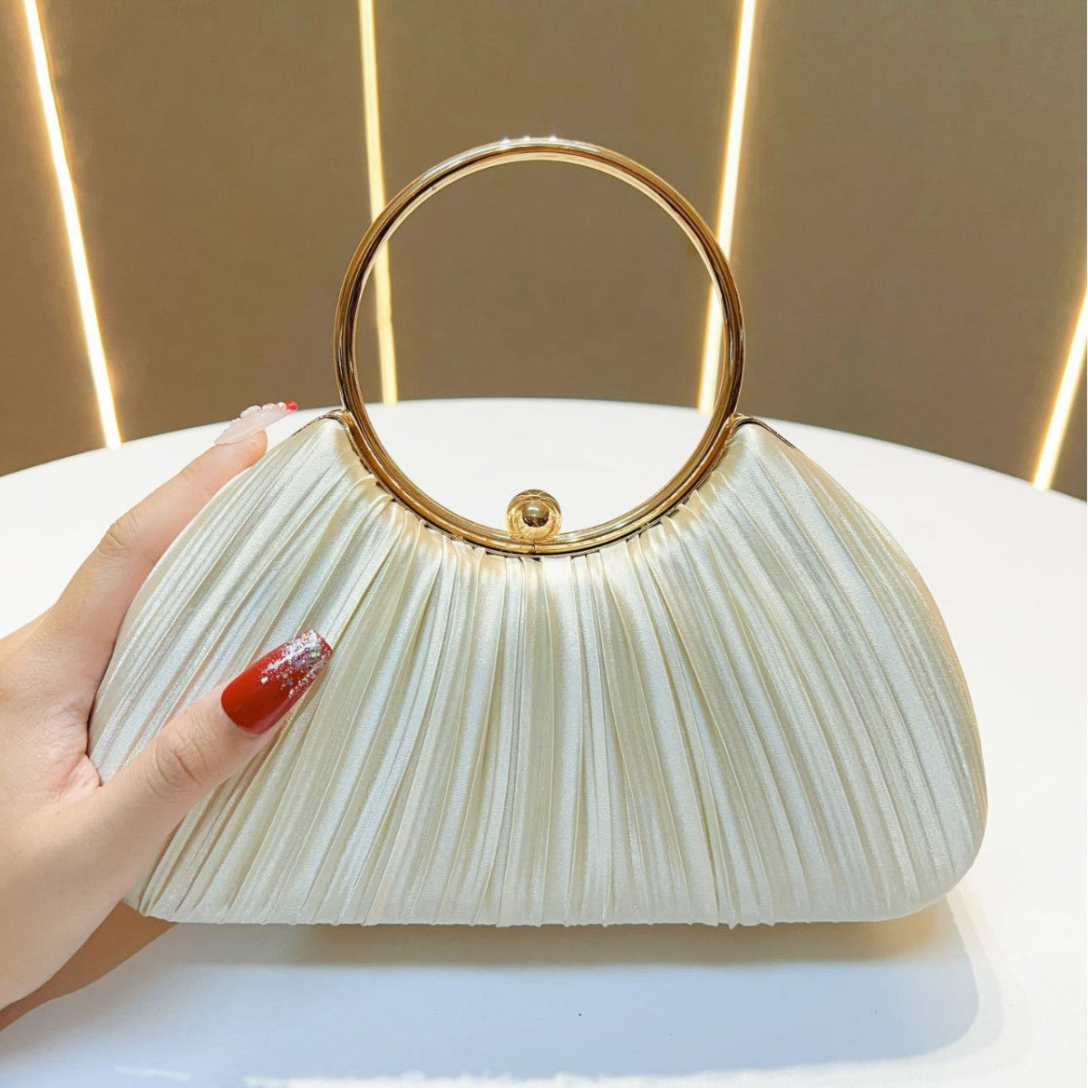 Luxuriöse plissierte abendliche Clutch