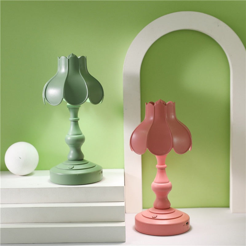 Unisex Dekorative Tischlampe im blütenförmigen Design Brehn