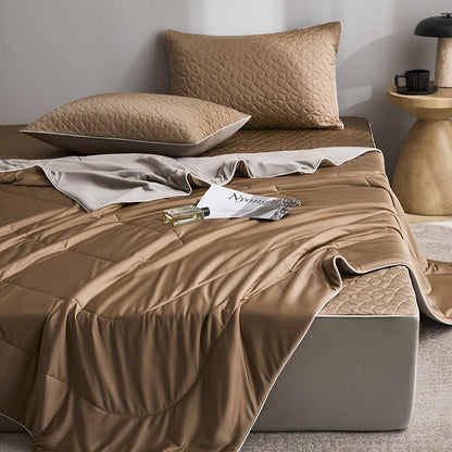Gesteppte Bettwaren-Garnitur mit Wendbarer Satin-Decke und Matratzenschoner