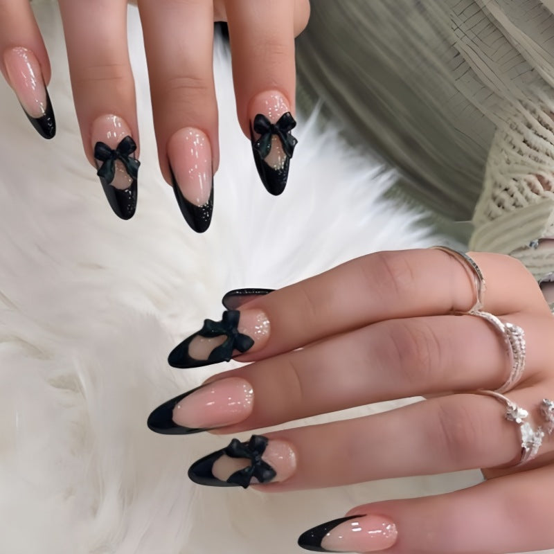 Künstlerisches Stiletto Press-On Nageldesign mit Schleifenakzenten Brehn