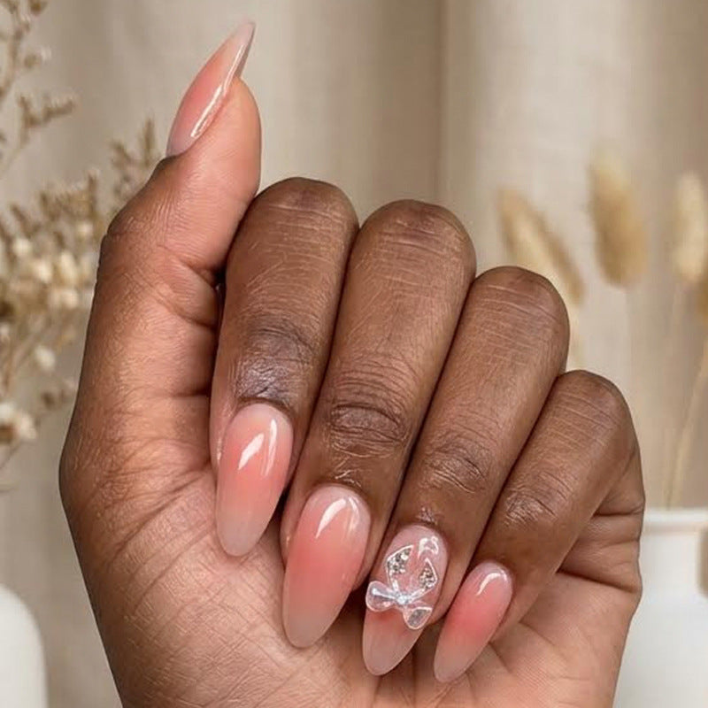 Kunstnagelset mit eleganten Ombre-Effekten und funkelnden Akzenten Brehn