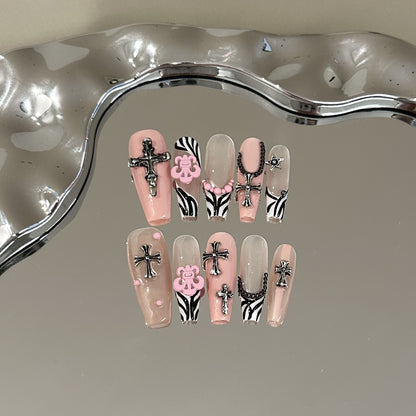 Stylisches, kreuzverziertes Press-On-Nagelset