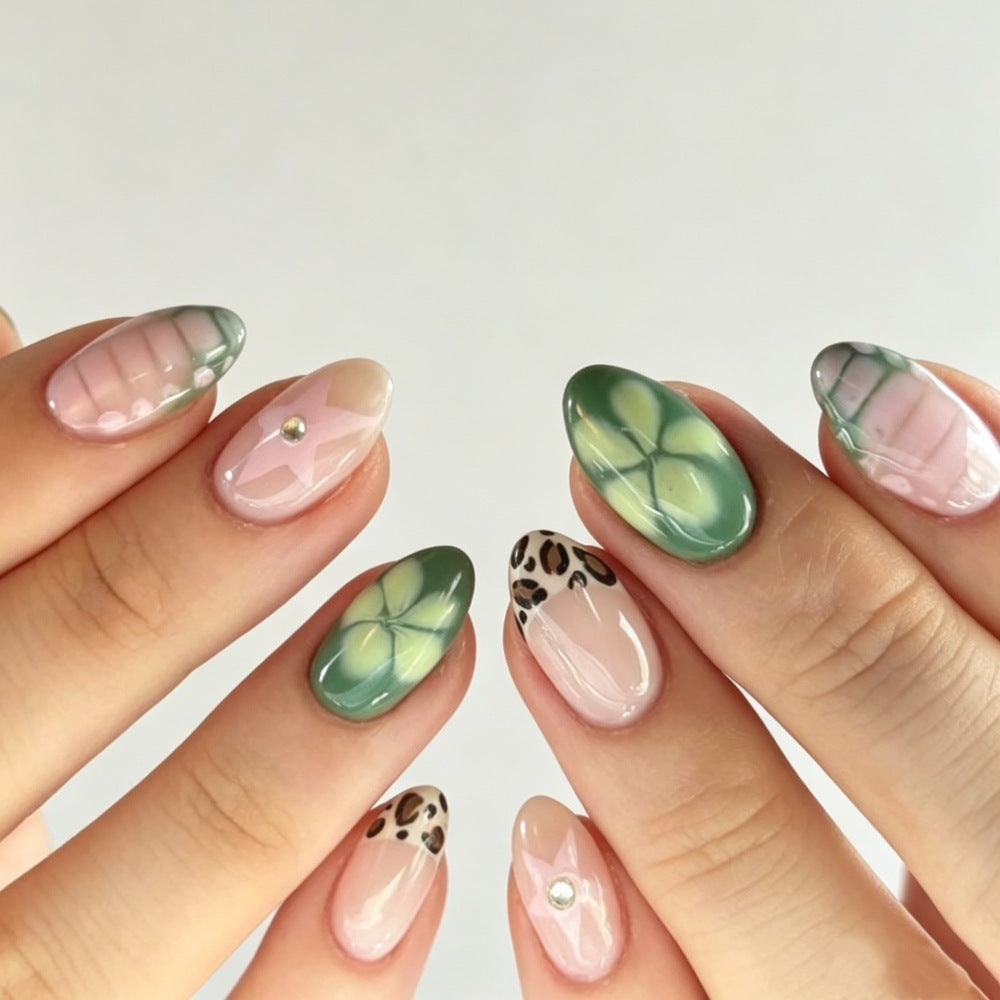 Künstlerisches Press-On-Nagelset mit himmlischem Design Brehn