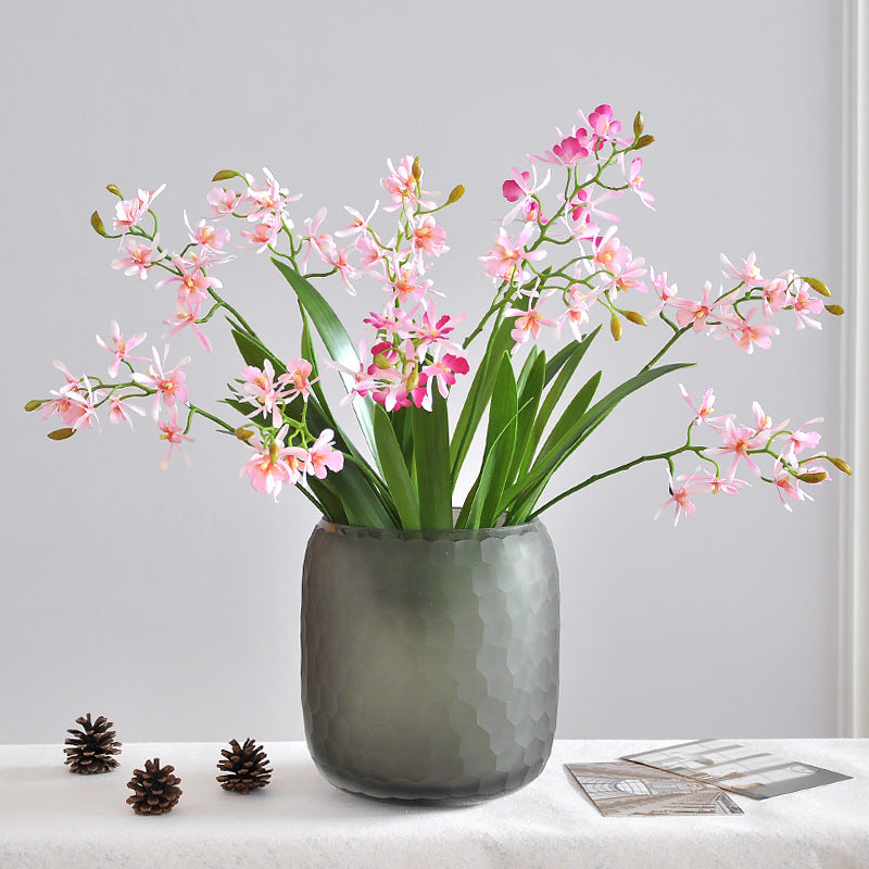 Lebensechte Orchideenblütenstängel