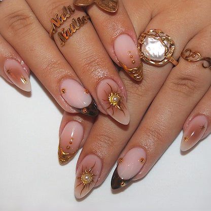 Kunstnagelset mit eleganten Goldperlen und filigranen Designs Brehn