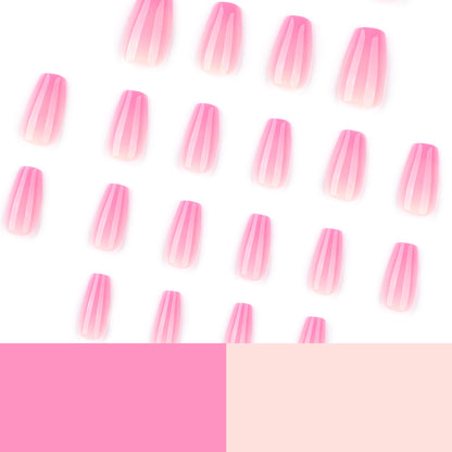 Kunstvolle Gel-Nägel mit zartem Ombre-Effekt Brehn