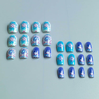 Künstlerisches Blumenmuster Nagelkunst