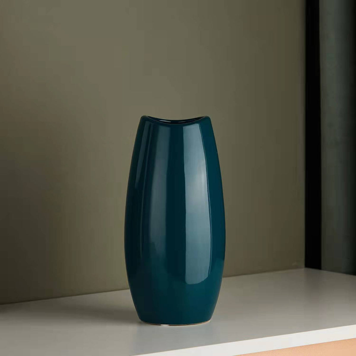 Elegante Keramikvase im modernen Design Brehn