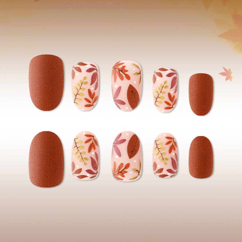 Künstlerische herbstlich inspirierte Nagelkunst Brehn