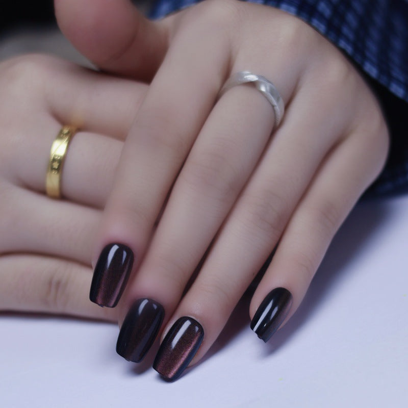 Kunstnägel mit schimmerndem Metallic-Finish Brehn
