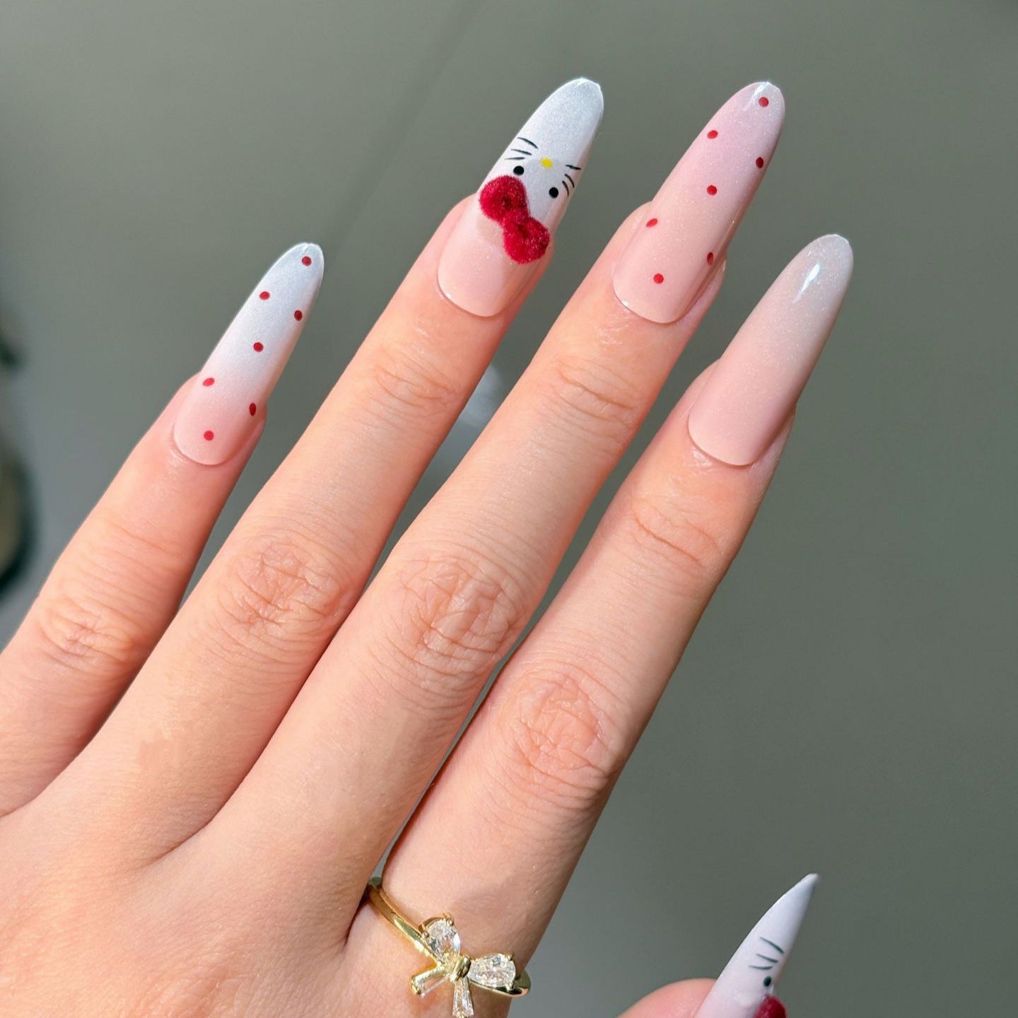 Dekoratives Press-On-Nagelkunst-Set mit Charakterdesign Brehn