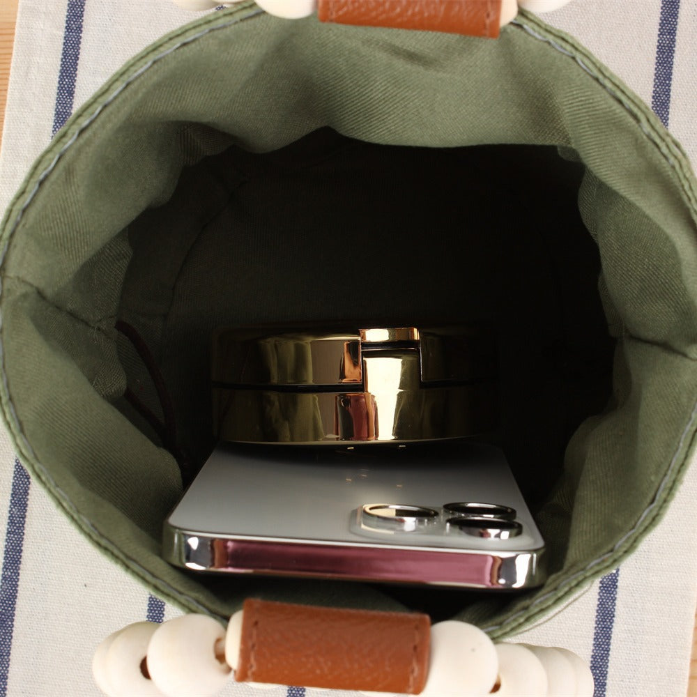 Handtasche Aus Hochwertigem Geflochtenem Naturmaterial mit Innovativem Verschluss Brehn