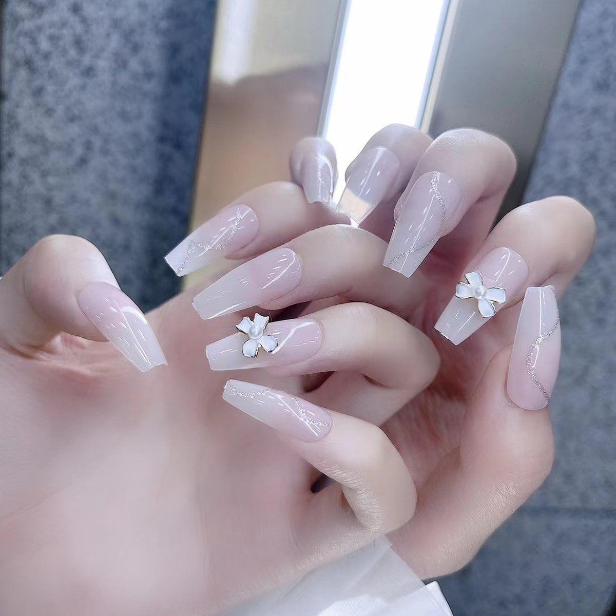 Künstlerisches Press-On Nageldesign Brehn