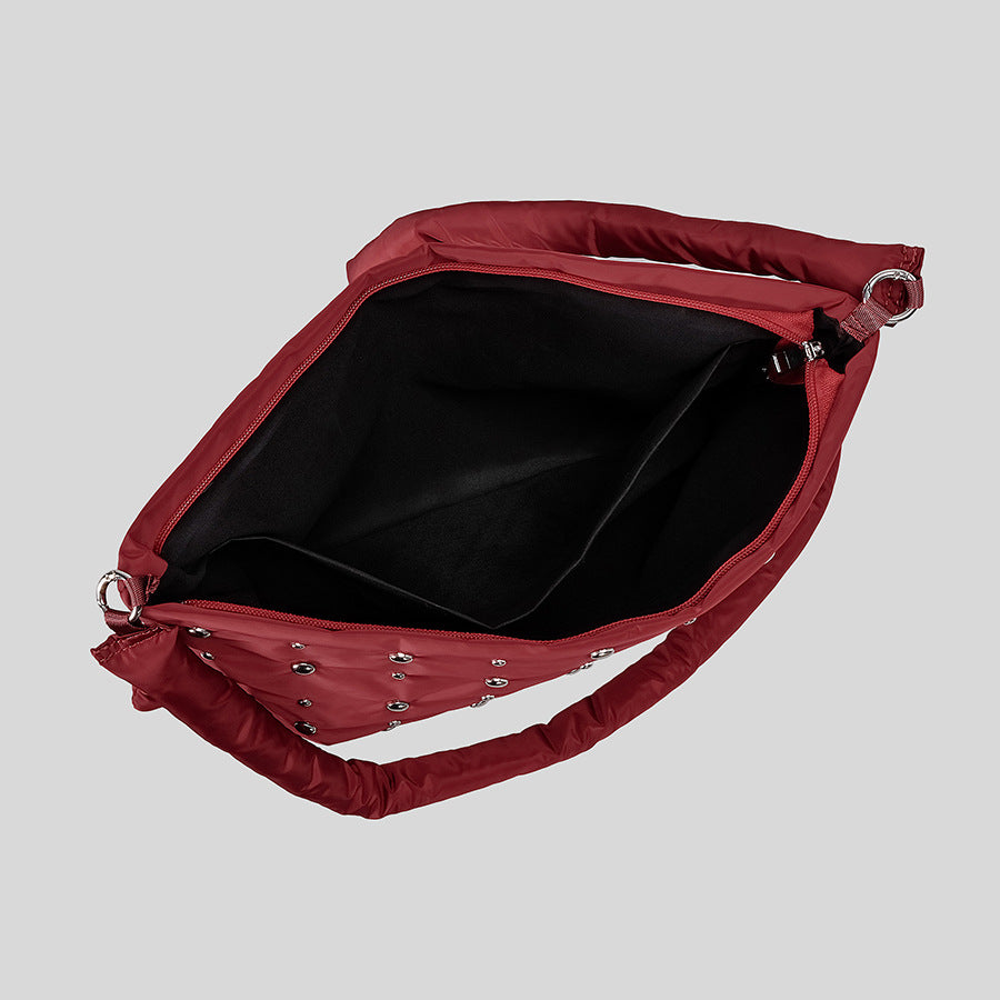 Dekorativer gesteppter Handtasche