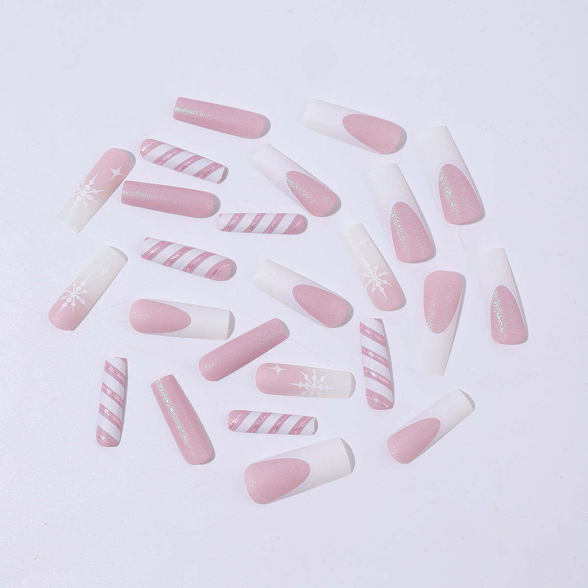 Kreatives Kunstnagelset mit festlichem Zuckerstangen-Design und glitzernden Akzenten Brehn