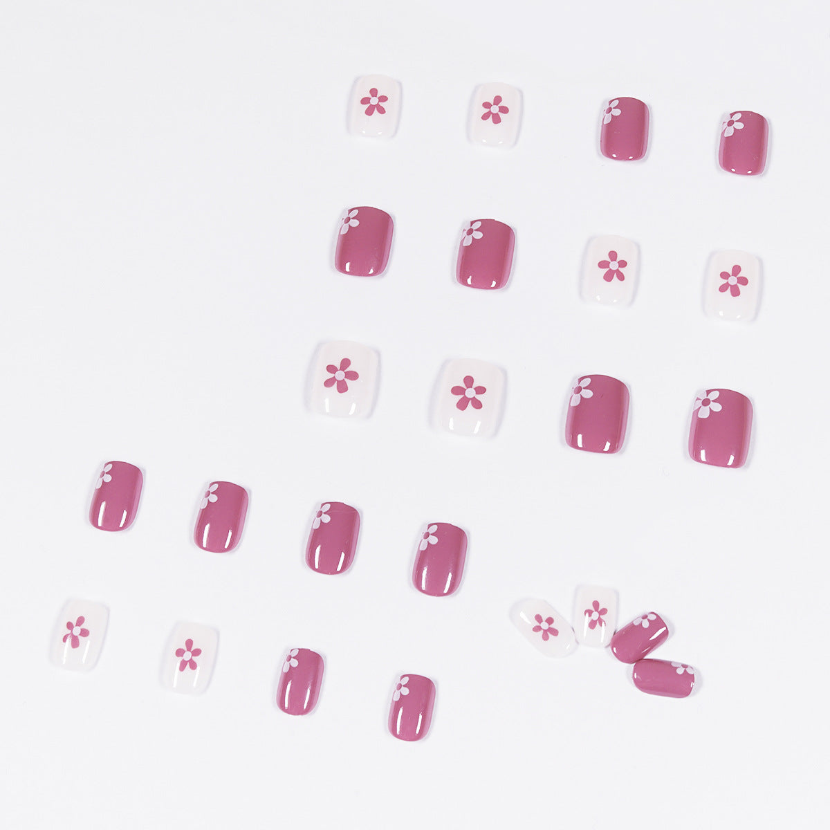 Kunstvolle Nagelkunst mit Blumenelementen Brehn