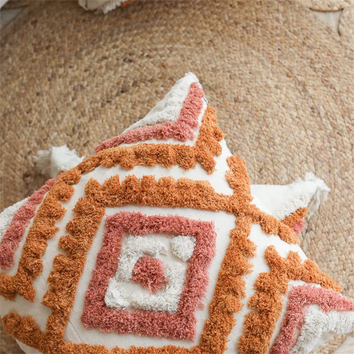Dekorativer Kissenbezug mit gezeichnetem Blatt-Tufting und Quasten Brehn
