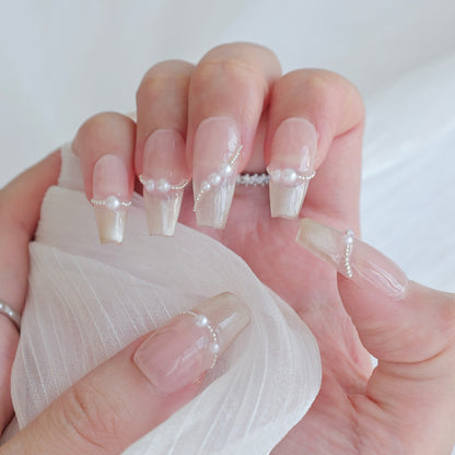 Künstlerisches Press-On Nagelkunstset mit Herz- und himmlischen Designs