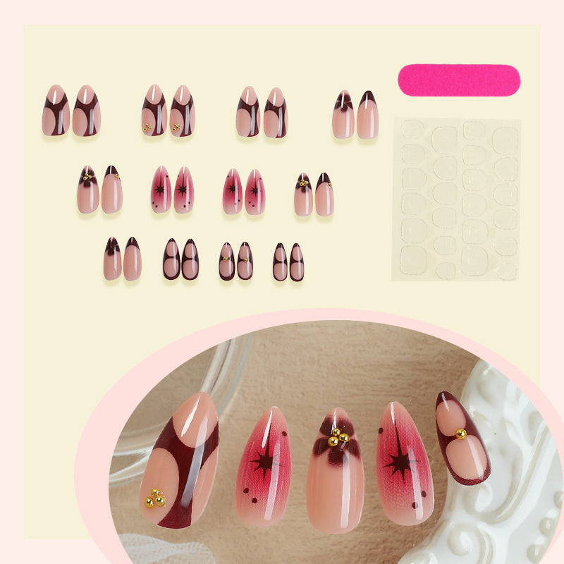 Künstlerisches Press-On-Nageldesign Brehn