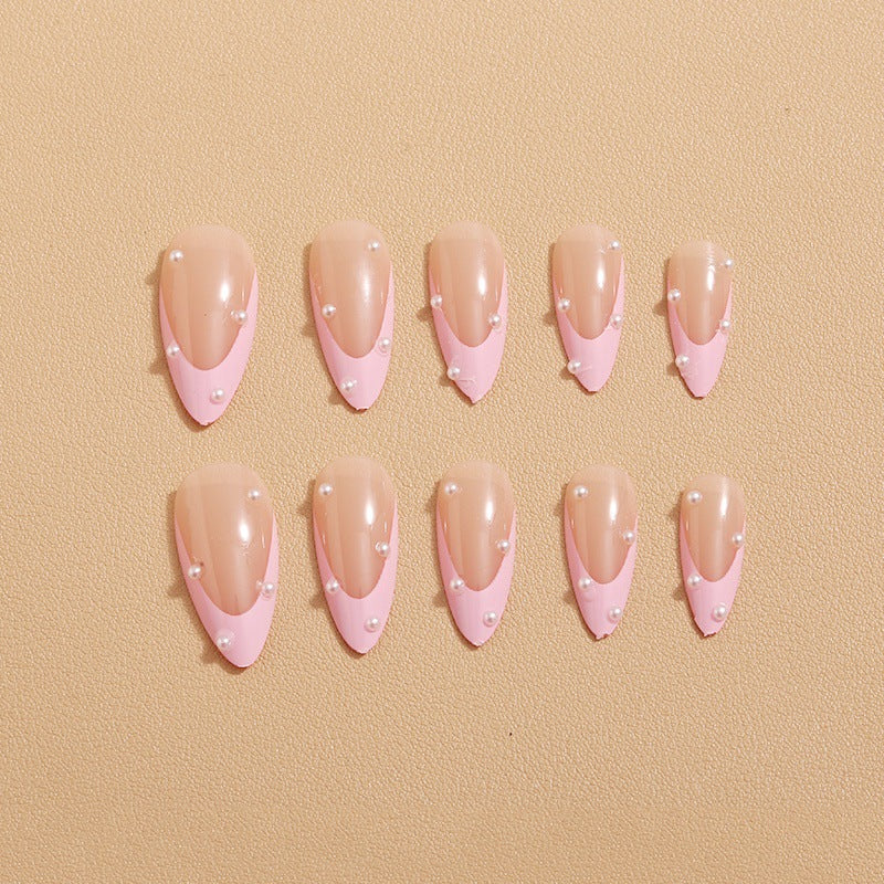 Kunstnagelset mit glamourösen 3D-Verzierungen und elegantem Desig Brehn