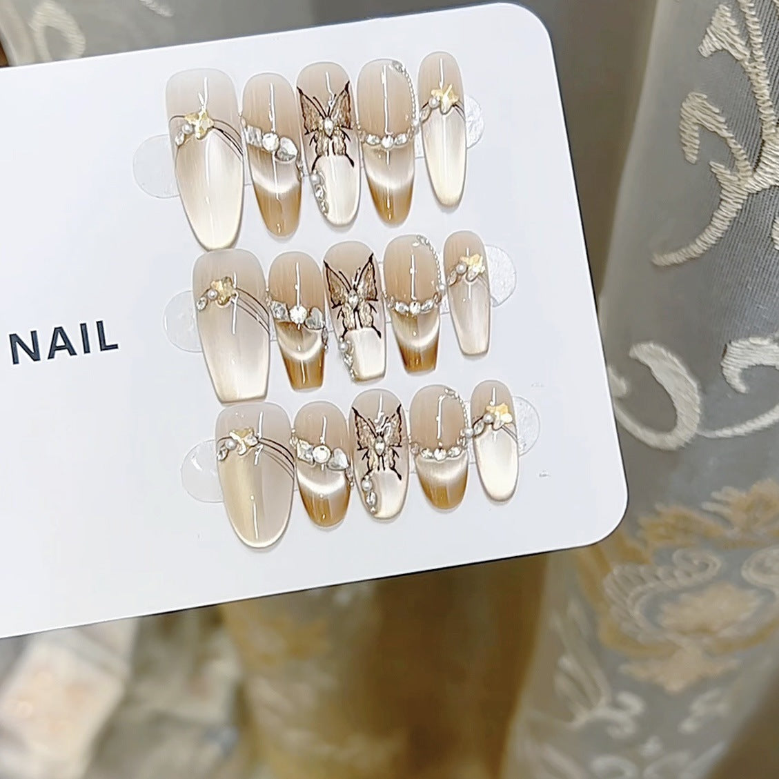 Künstlerisches Schmetterlings- und Perlenverziertes Press-On-Nagelset Brehn