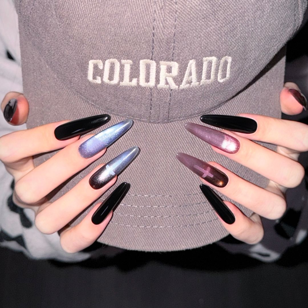 Künstlerische Lange Stiletto-Nagelverzierungen Brehn