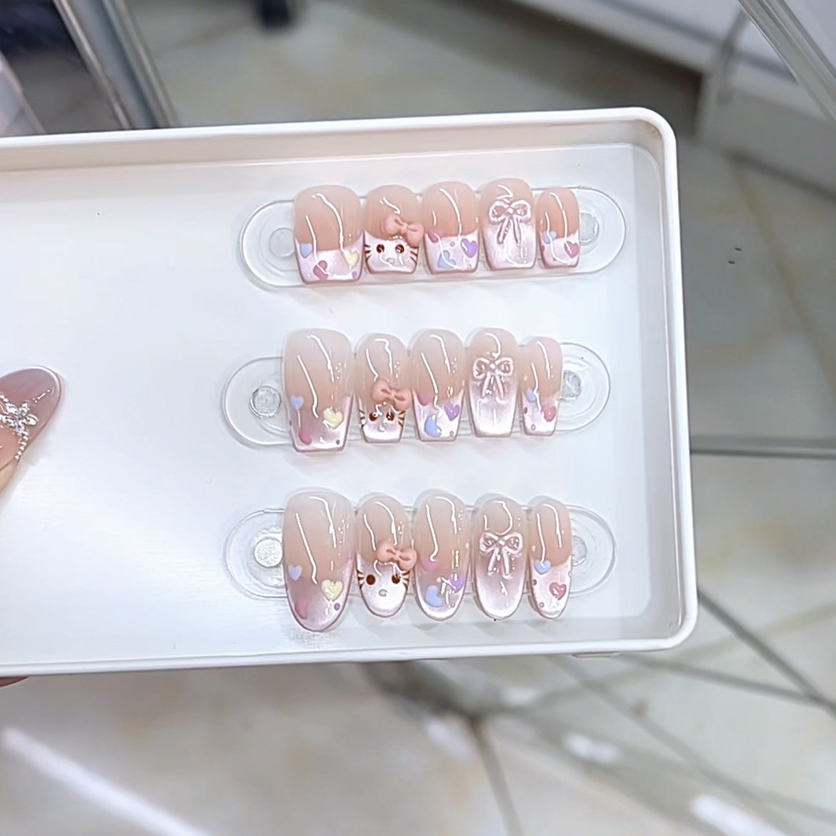 Themen Dekorative Press-On Nagelset Brehn