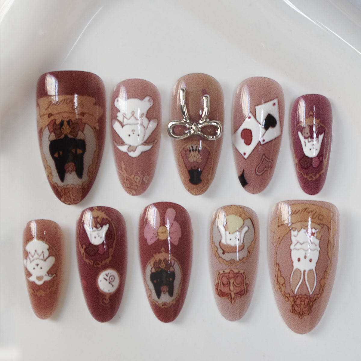 Handgemachte thematische Press-On-Nagelkunst Brehn
