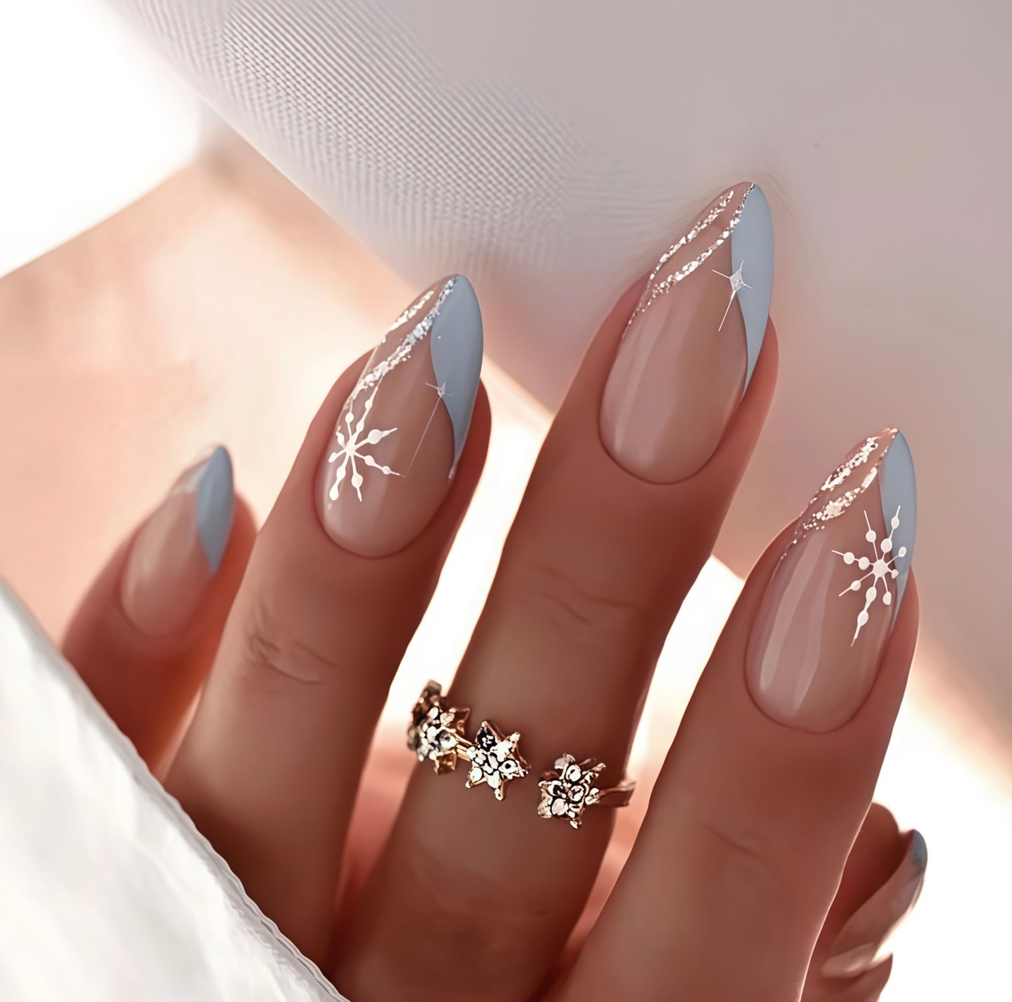 Kunstvolle Nagelverschönerung mit Schneeflocken-Akzenten Brehn