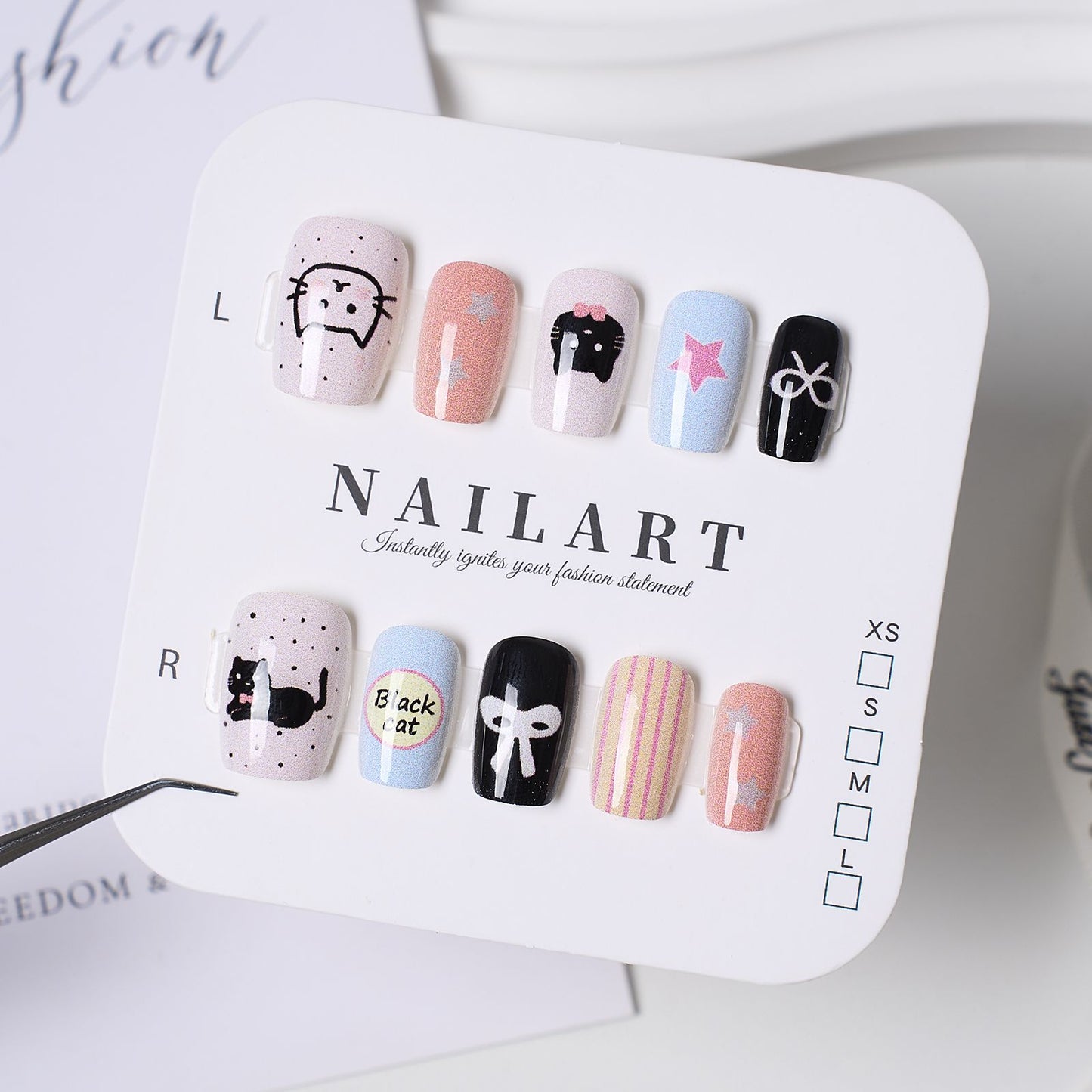 Künstlerisches Stiletto Press-On Nail Set mit floralen Verzierungen Brehn