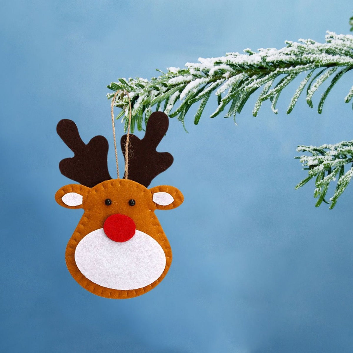 Dekorative Weihnachtsbaumornamente in Rentierform