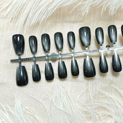 Glänzende Kunstnägel mit schimmerndem Finish Brehn