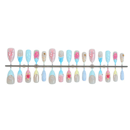 Kunstnagelset mit floralen und glamourösen Designs Brehn