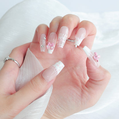 Dekoratives Nagelkunstset mit Schleifenakzenten
