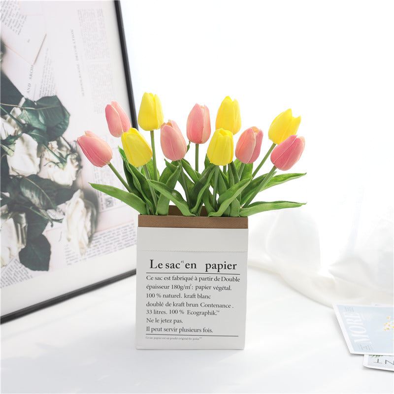Künstlicher dekorativer Tulpenstrauß