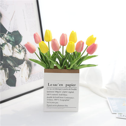 Künstlicher dekorativer Tulpenstrauß