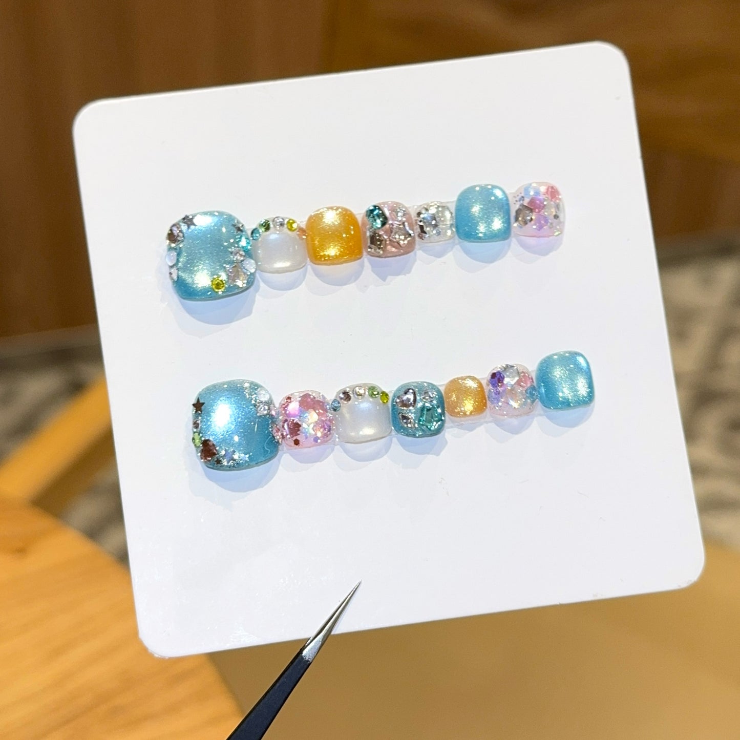 Kunstnägel mit Funkelnden Akzenten und Glitzerndem Design Brehn
