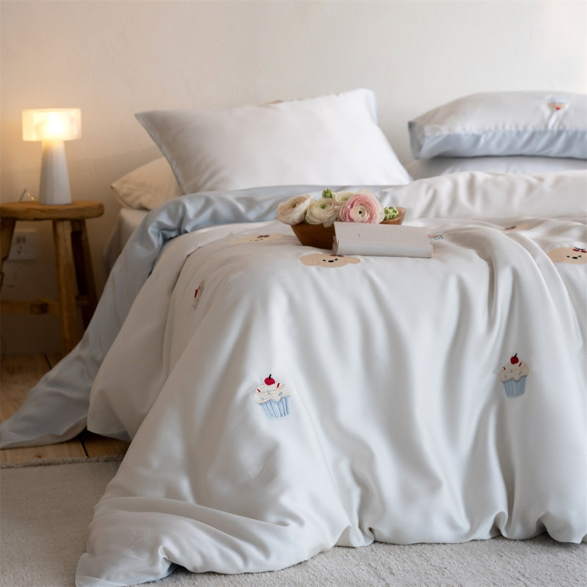 Satin-Bettwäsche-Set mit feinen Ballon- und Tierstickereien
