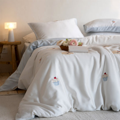 Satin-Bettwäsche-Set mit feinen Ballon- und Tierstickereien