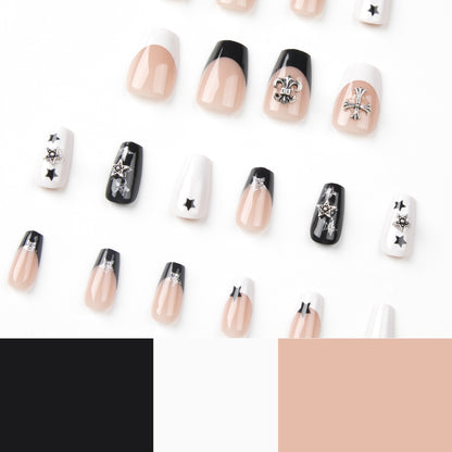 Kunstvolle Nagelkunst mit Sternenmotiven und Glitzerakzenten Brehn