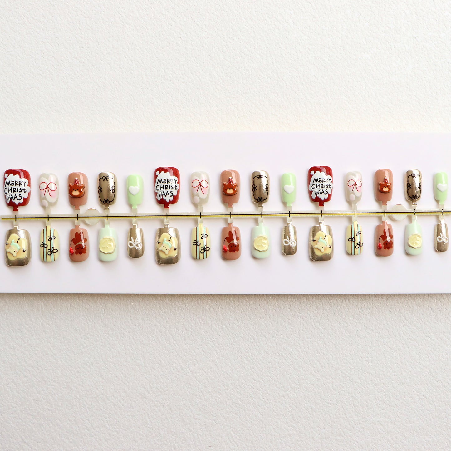 Festliches Thema Press-On Nagelkunst Set Brehn