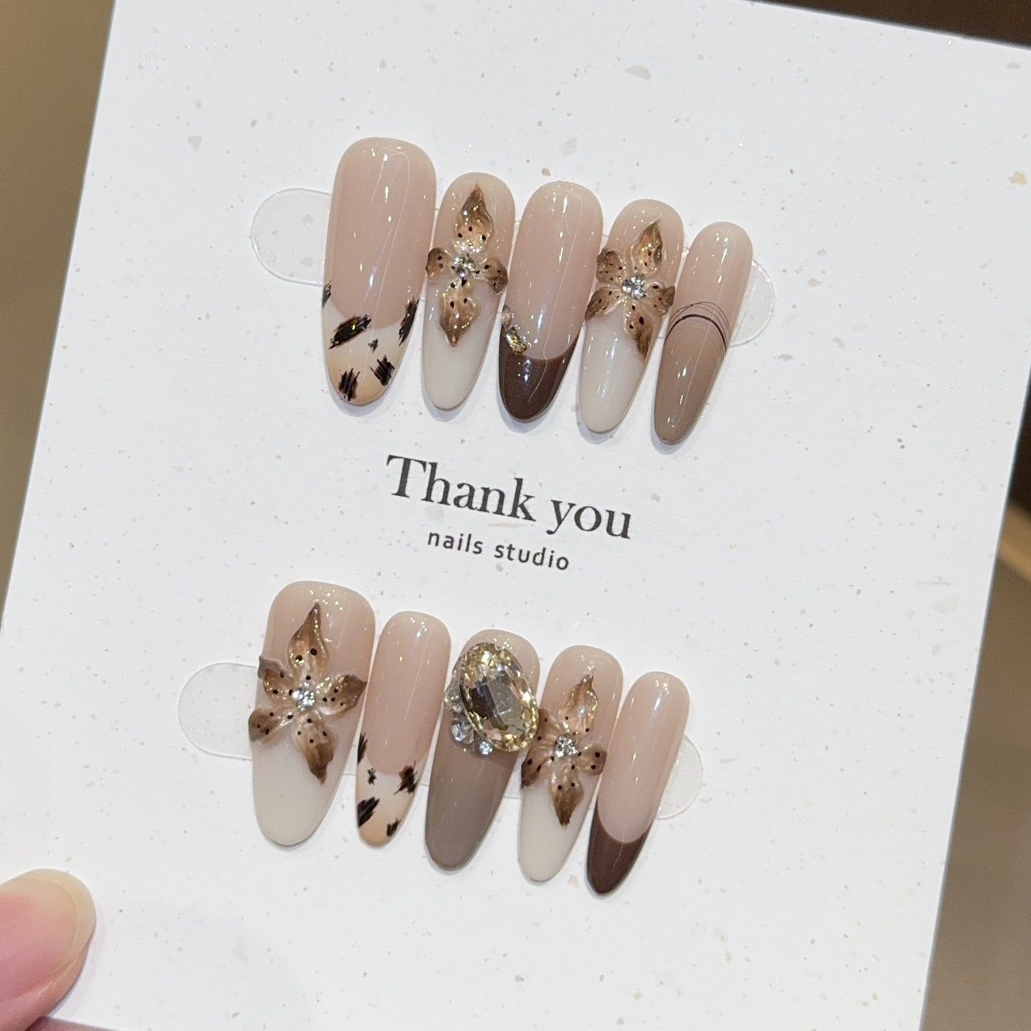 Kunstnagelspitzen mit Elegantem 3D-Design Brehn