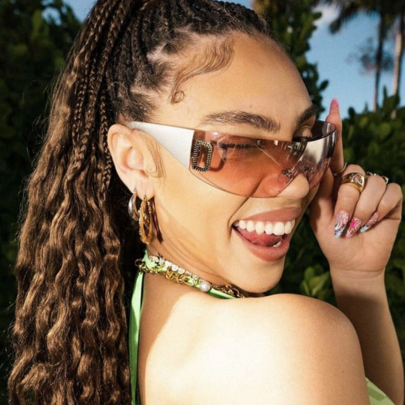 Damen Sportliche Sonnenbrille im futuristischen Shield-Design Brehn