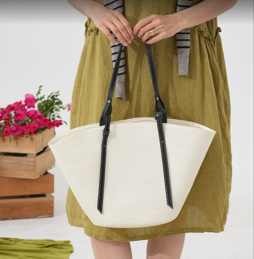 Elegante Strandtasche Aus Geflochtenem Naturmaterial mit Lederakzenten Brehn