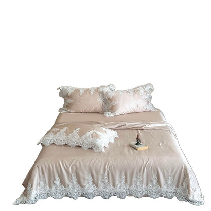 Luxuriöses Satin-Bettwäscheset mit floraler Jacquard-Struktur und Spitzenbordüre