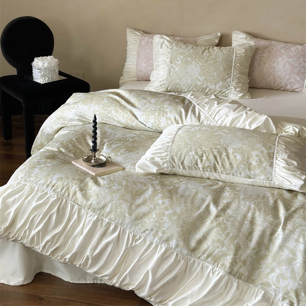 Luxuriöses Jacquard-Bettgarnitur-Set mit gerafftem Volant, Satinbesatz und Zierkissen